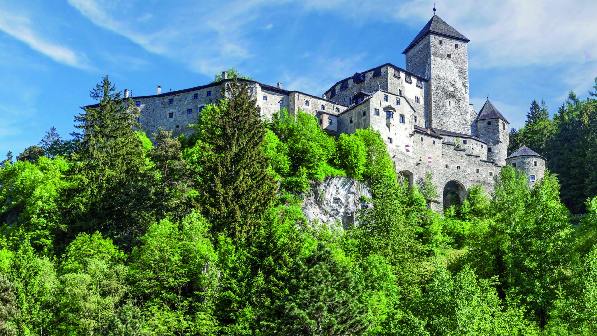 Sand in Taufers and its castle